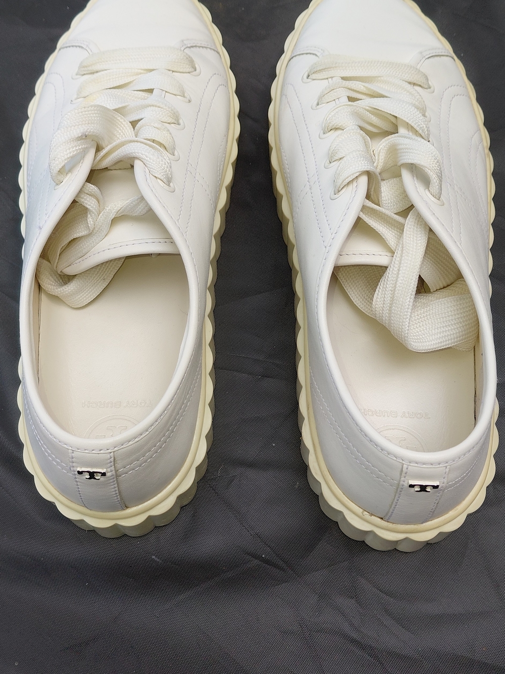 Tory Burch white calf leather sneakers 👟size 8.5, retail $280, below 1/2 price